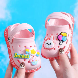 Sapatos de Verão para Crianças Sandálias Buracos Sapatos de Criança Chinelos Macios Antiderrapantes Design de Desenho Animado Buracos Sapatos de Bebê Praia de Areia Para Meninos Meninas
