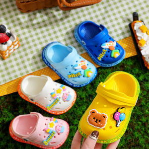 Sapatos de Verão para Crianças Sandálias Buracos Sapatos de Criança Chinelos Macios Antiderrapantes Design de Desenho Animado Buracos Sapatos de Bebê Praia de Areia Para Meninos Meninas