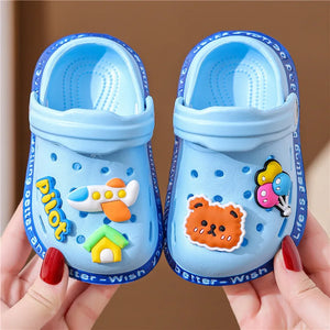 Sapatos de Verão para Crianças Sandálias Buracos Sapatos de Criança Chinelos Macios Antiderrapantes Design de Desenho Animado Buracos Sapatos de Bebê Praia de Areia Para Meninos Meninas