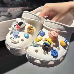 Venda Quente de Charms para Sapatos Snoopy para Tamancos 3D DIY Decorações de Fivela de Sapato de Boneca Acessórios para Sandálias Lembrancinhas e Conjunto de Presentes