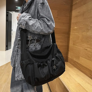 Bolsa Transversal Fashion com Detalhe de Corda - Espaçosa e com Fecho de Zíper Seguro - Inclui Charme Estiloso para Bolsa