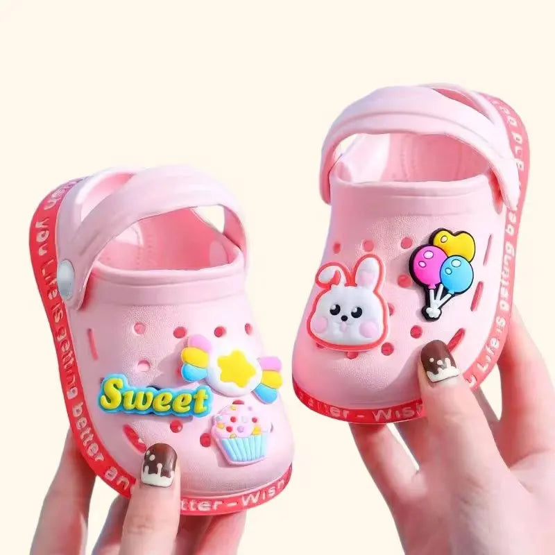 Sapatos de Verão para Crianças Sandálias Buracos Sapatos de Criança Chinelos Macios Antiderrapantes Design de Desenho Animado Buracos Sapatos de Bebê Praia de Areia Para Meninos Meninas