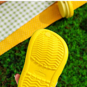 Sapatos de Verão para Crianças Sandálias Buracos Sapatos de Criança Chinelos Macios Antiderrapantes Design de Desenho Animado Buracos Sapatos de Bebê Praia de Areia Para Meninos Meninas