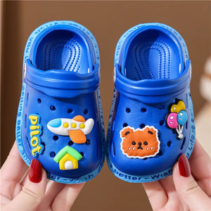 Sapatos de Verão para Crianças Sandálias Buracos Sapatos de Criança Chinelos Macios Antiderrapantes Design de Desenho Animado Buracos Sapatos de Bebê Praia de Areia Para Meninos Meninas