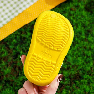 Sapatos de Verão para Crianças Sandálias Buracos Sapatos de Criança Chinelos Macios Antiderrapantes Design de Desenho Animado Buracos Sapatos de Bebê Praia de Areia Para Meninos Meninas