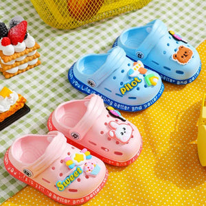Sapatos de Verão para Crianças Sandálias Buracos Sapatos de Criança Chinelos Macios Antiderrapantes Design de Desenho Animado Buracos Sapatos de Bebê Praia de Areia Para Meninos Meninas