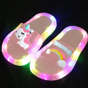 Chinelos para Crianças Meninos Meninas Chinelos de Animais de Desenho Animado Unicórnio Impressões Sapatos Iluminados Moda Sapatos Fofos Banheiro Chinelos para Crianças Pequenos