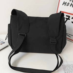 Bolsa Transversal Fashion com Detalhe de Corda - Espaçosa e com Fecho de Zíper Seguro - Inclui Charme Estiloso para Bolsa