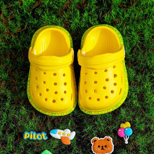 Sapatos de Verão para Crianças Sandálias Buracos Sapatos de Criança Chinelos Macios Antiderrapantes Design de Desenho Animado Buracos Sapatos de Bebê Praia de Areia Para Meninos Meninas