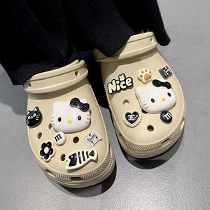 Série Preta e Branca INS Hello Kitty Gato & Peixe Charms para Sapatos Acessórios Sandálias Femininas Fivela Decorativa Presentes para Festa ﻿