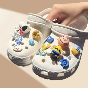 Venda Quente de Charms para Sapatos Snoopy para Tamancos 3D DIY Decorações de Fivela de Sapato de Boneca Acessórios para Sandálias Lembrancinhas e Conjunto de Presentes