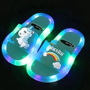 Chinelos para Crianças Meninos Meninas Chinelos de Animais de Desenho Animado Unicórnio Impressões Sapatos Iluminados Moda Sapatos Fofos Banheiro Chinelos para Crianças Pequenos