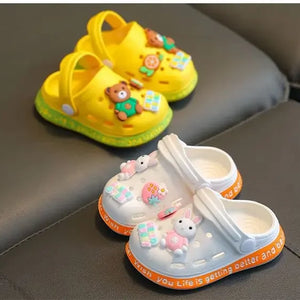 Chinelos Infantis Bonitos de Desenhos Animados Meninas Meninos com Solas Macias Sacolas para Bebês Sapatos Perfurados Sandálias para Casa e Bebês