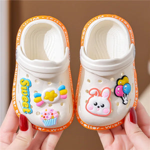 Sapatos de Verão para Crianças Sandálias Buracos Sapatos de Criança Chinelos Macios Antiderrapantes Design de Desenho Animado Buracos Sapatos de Bebê Praia de Areia Para Meninos Meninas