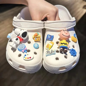 Venda Quente de Charms para Sapatos Snoopy para Tamancos 3D DIY Decorações de Fivela de Sapato de Boneca Acessórios para Sandálias Lembrancinhas e Conjunto de Presentes