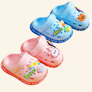 Sapatos de Verão para Crianças Sandálias Buracos Sapatos de Criança Chinelos Macios Antiderrapantes Design de Desenho Animado Buracos Sapatos de Bebê Praia de Areia Para Meninos Meninas
