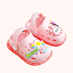 Sapatos de Verão para Crianças Sandálias Buracos Sapatos de Criança Chinelos Macios Antiderrapantes Design de Desenho Animado Buracos Sapatos de Bebê Praia de Areia Para Meninos Meninas